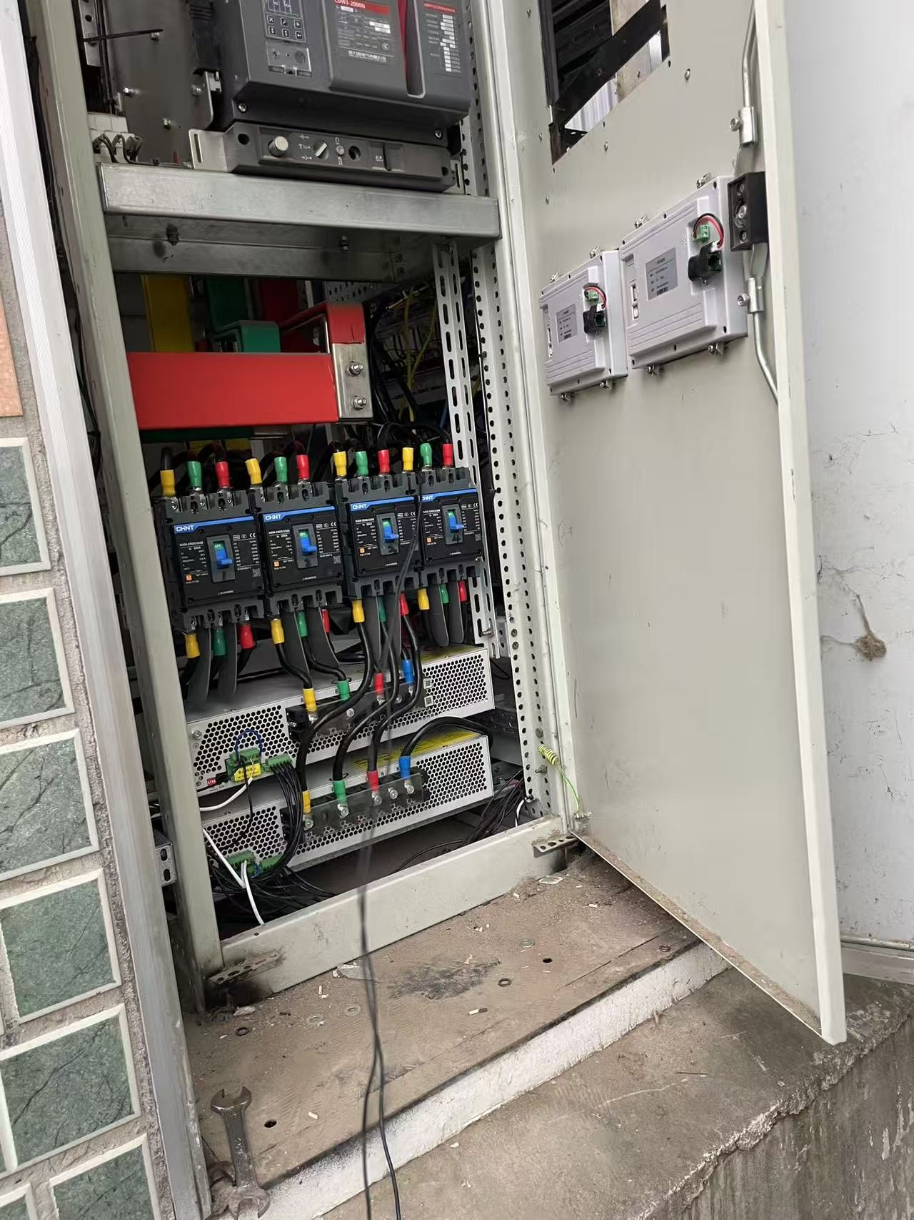 heze-feed-01-svg-cabinet.jpg